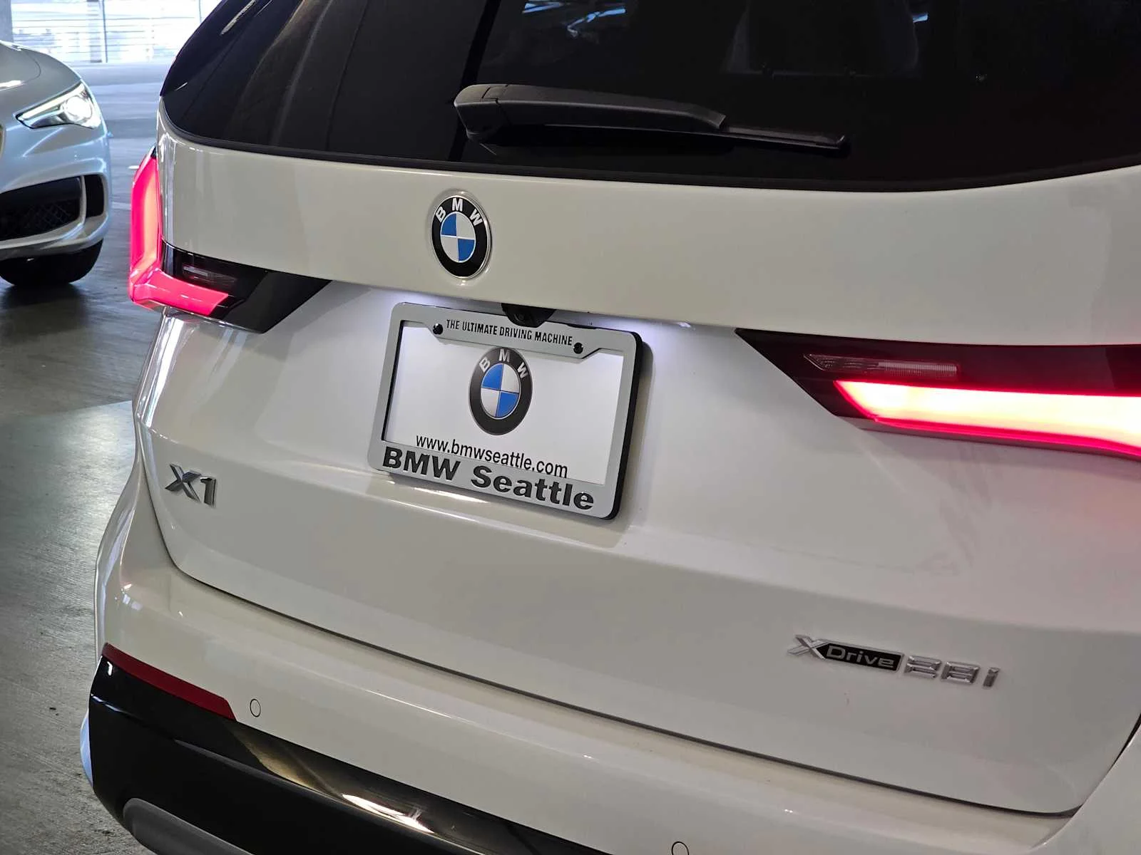 New 2026 Alpine White BMW xDrive28i image 7