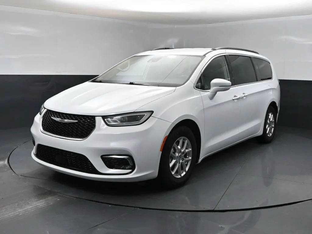 Used 2022 White Chrysler Touring L image 5