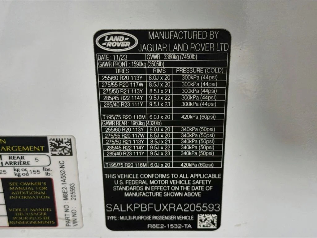 Used 2024 White Land Rover SE image 34
