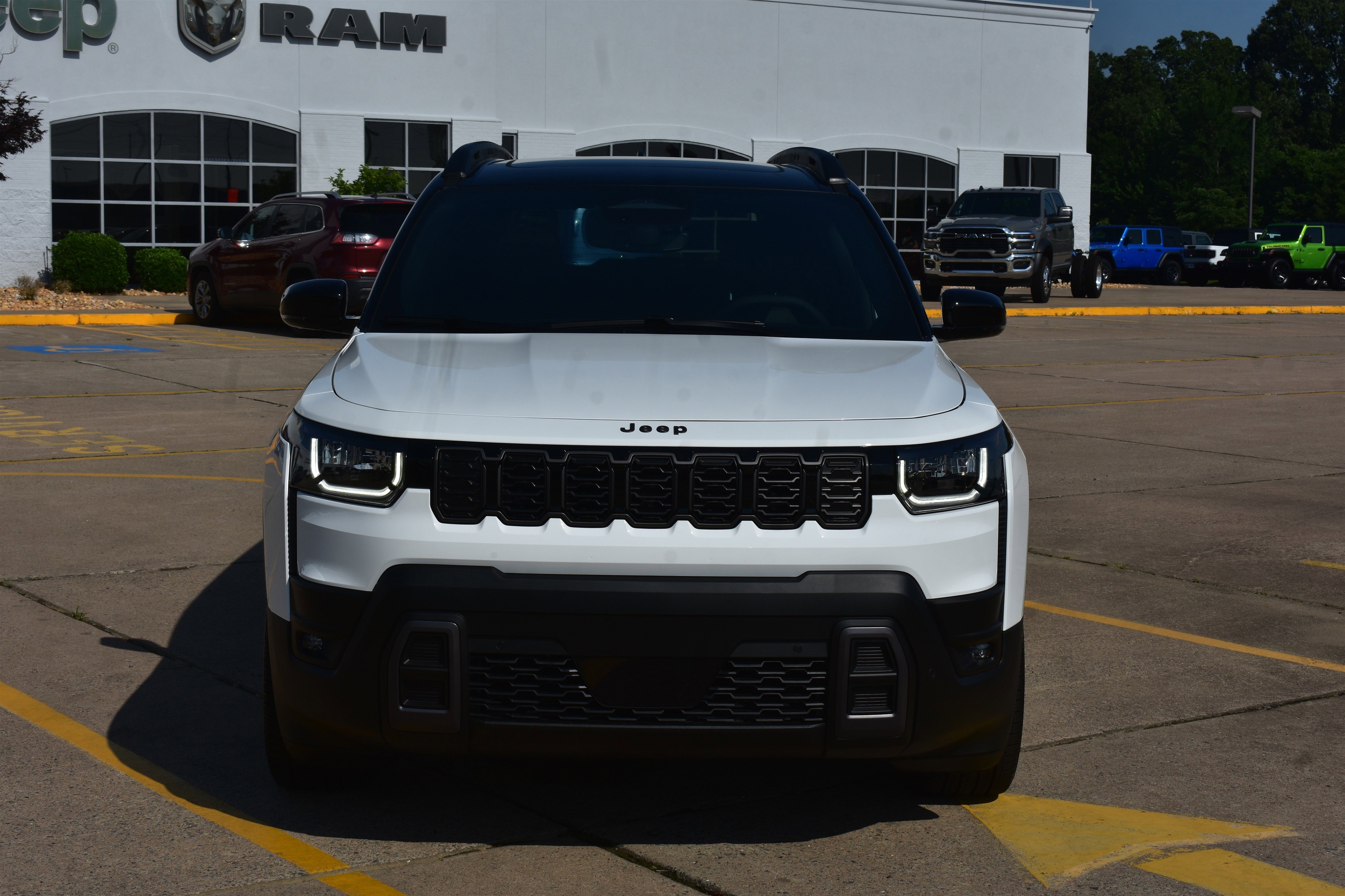 New 2026 Bright White Clear-Coat Exterior Paint Jeep Overland image 2