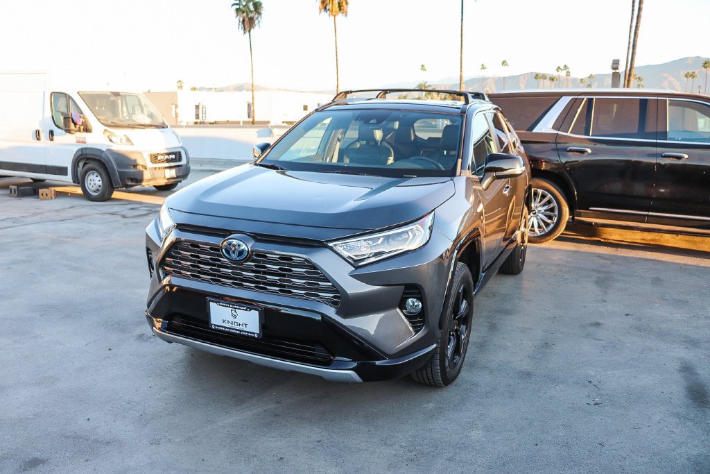 Used 2021 Midnight Black Metallic Toyota XSE image 4