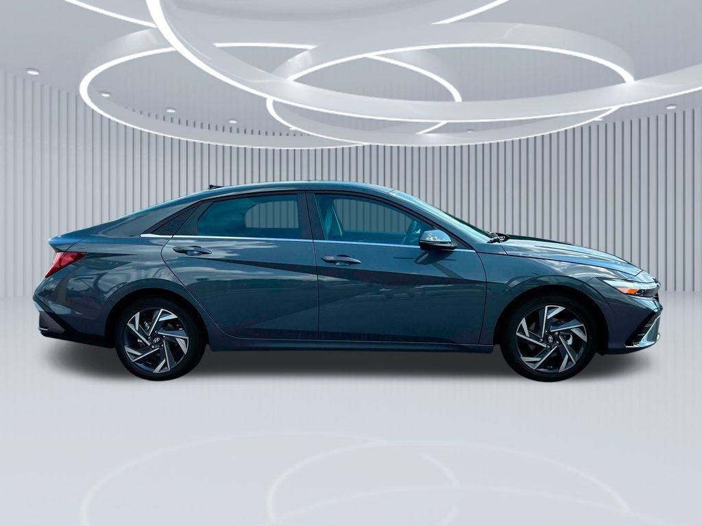 2025 Hyundai Elantra Limited - Photo 28