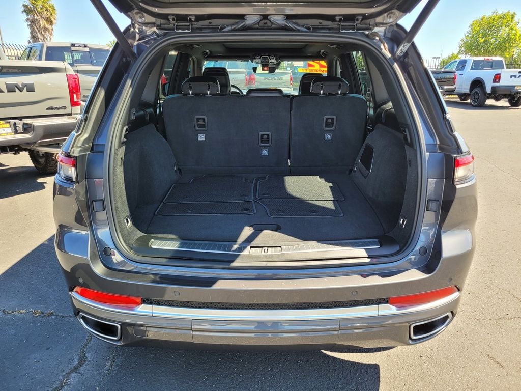 Used 2022 Gray Jeep Summit 4xe image 11