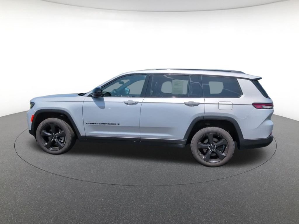 Used 2025 Silver Jeep Limited image 12