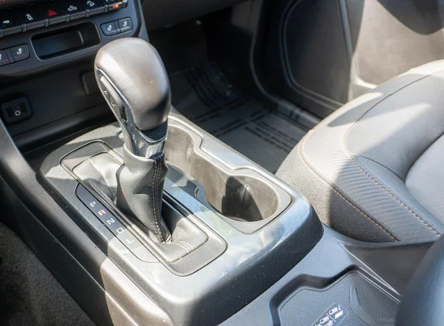 Used 2022 Summit White GMC AT4 w/Leather image 27
