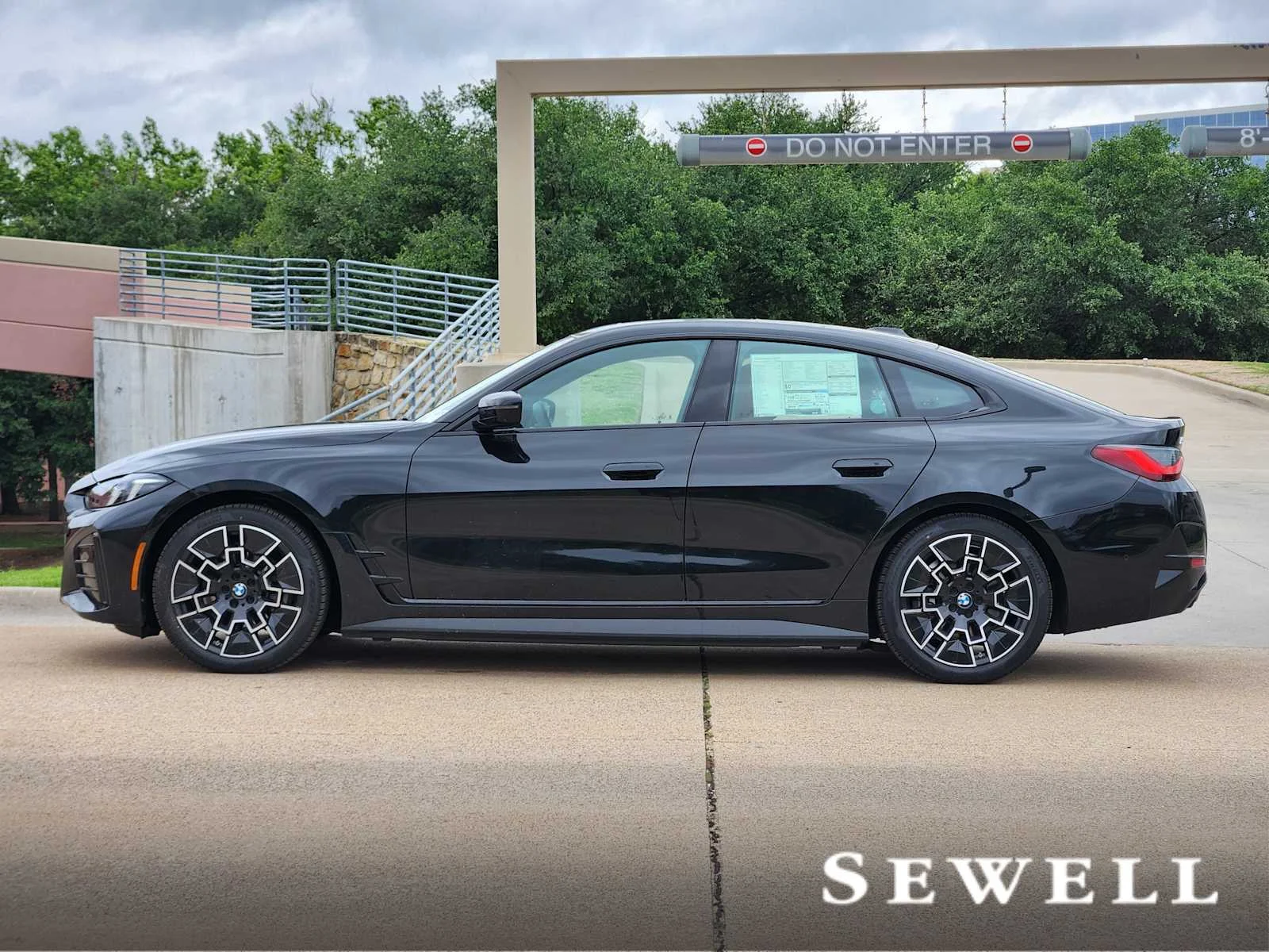 New 2026 Black Sapphire Metallic BMW eDrive40 image 2