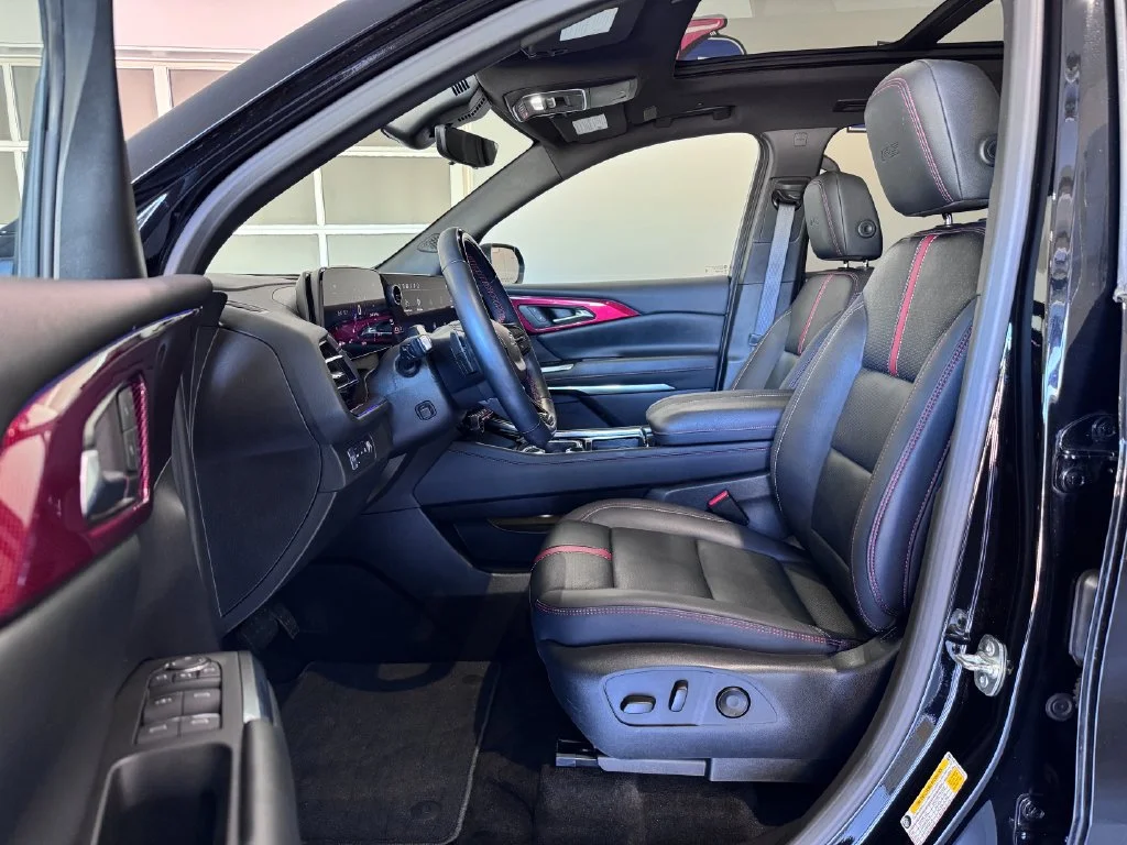 2025 Chevrolet Traverse RS - Photo 11
