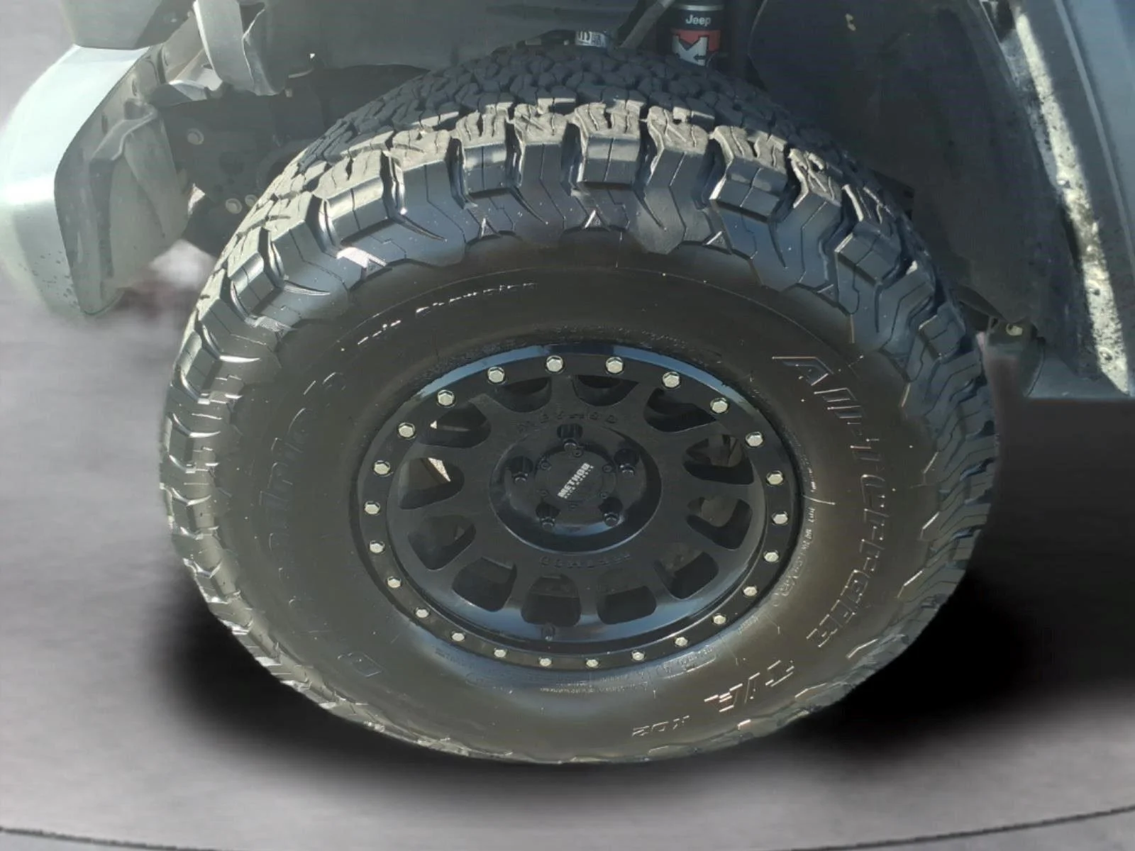 Used 2021 Billet Silver Metallic Clearcoat Jeep Mojave image 9