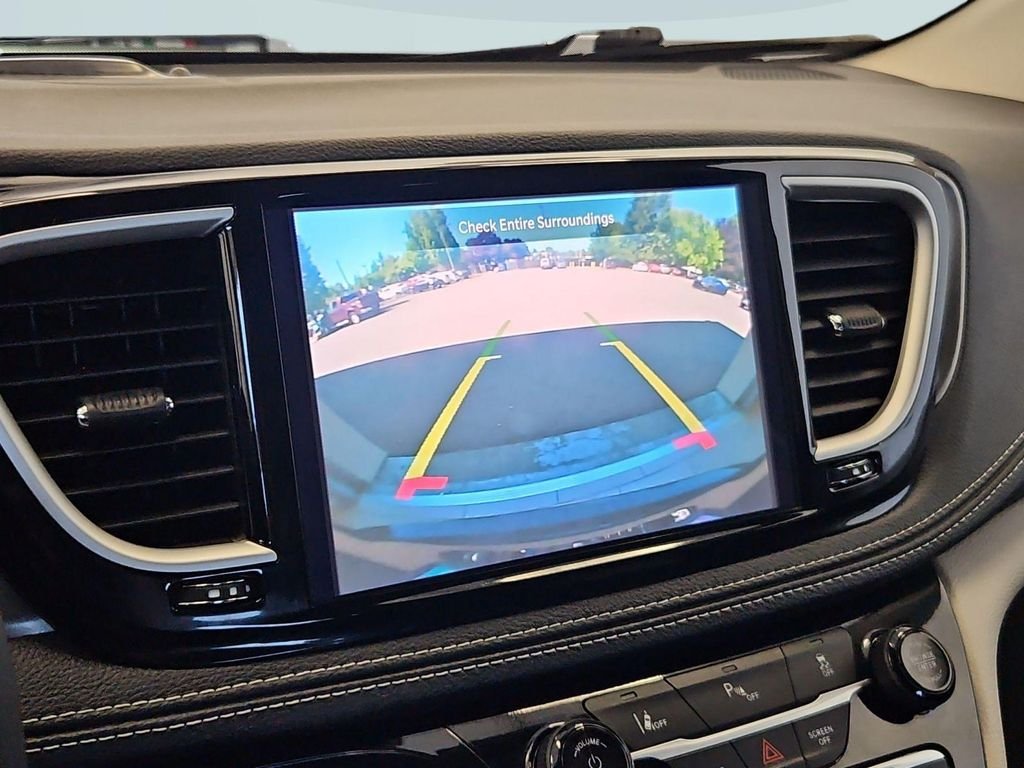Used 2024 Diamond Black Crystal Pearlcoat Chrysler Select image 19