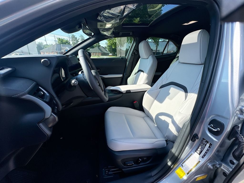 New 2026 Iridium with Obsidian roof Lexus F SPORT DESIGN image 19