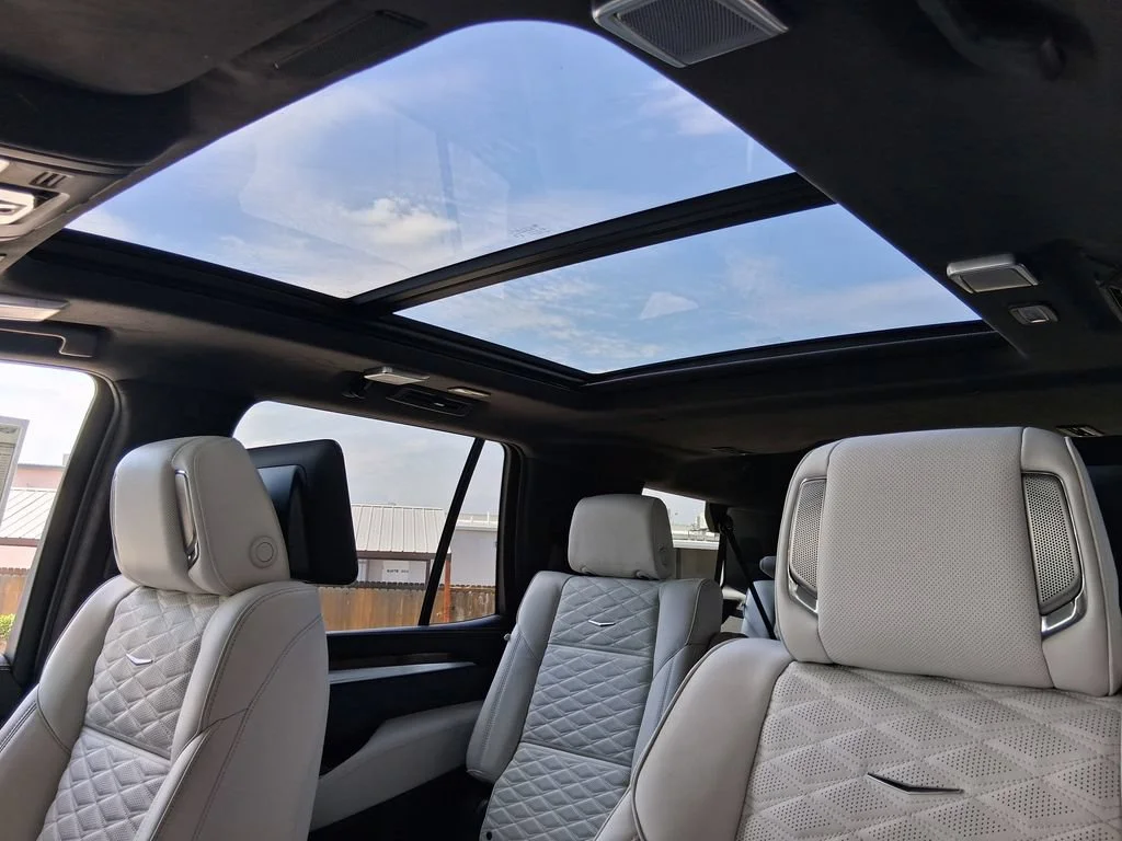 New 2026 Vibrant White Tricoat Cadillac Platinum Sport image 22