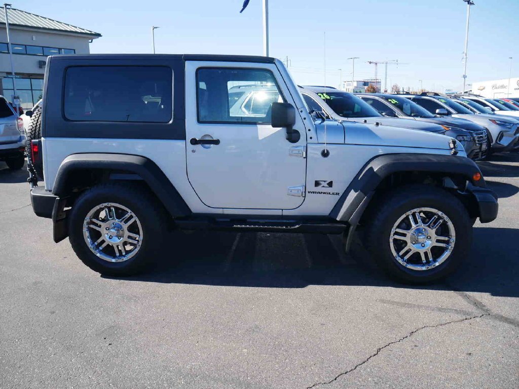 Used 2008 Silver Jeep X image 9