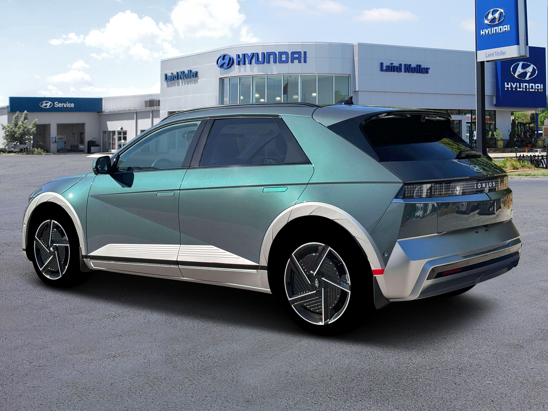 View vehicle photo 4