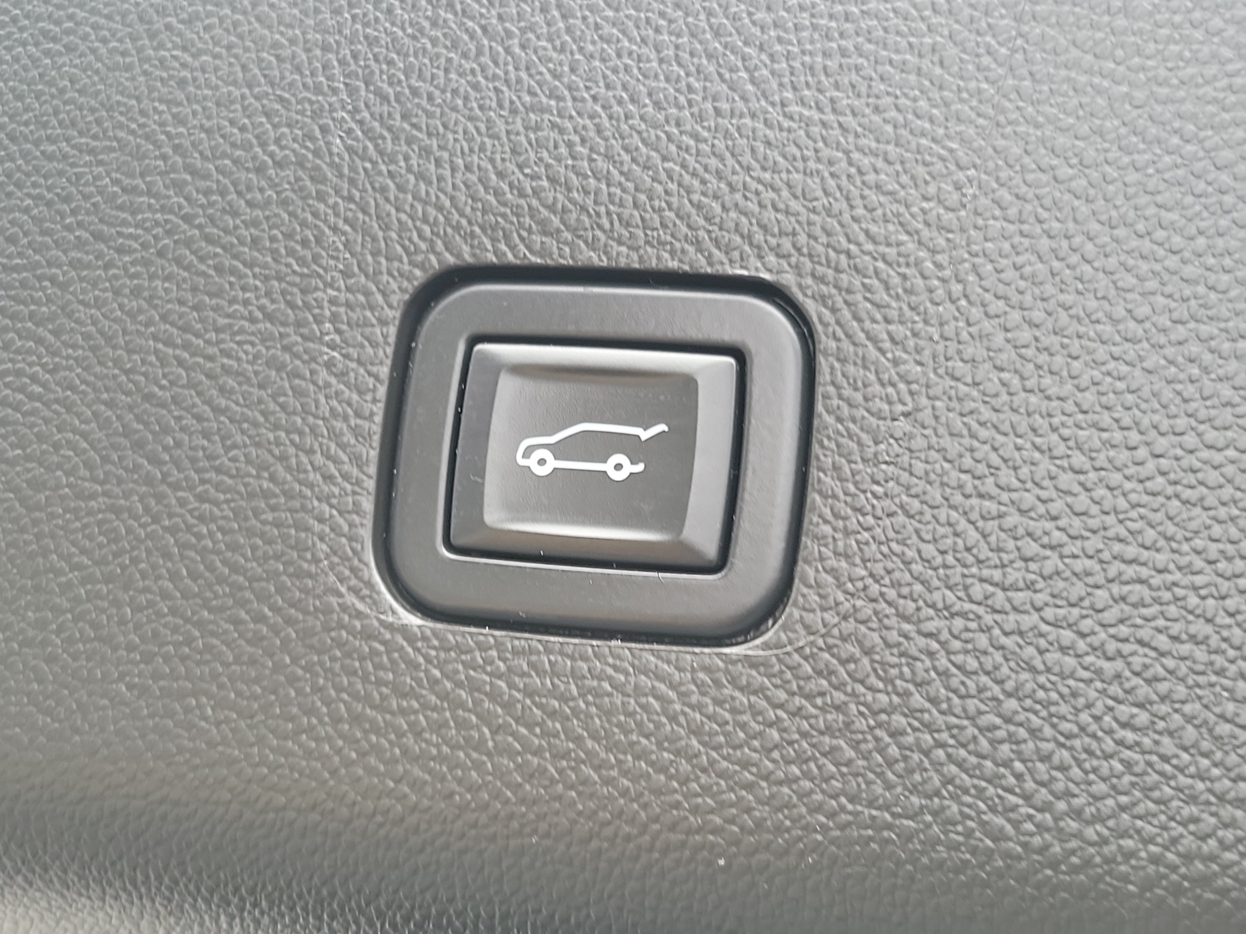 Used 2021 Graphite Metallic Chevrolet LT Cloth image 10