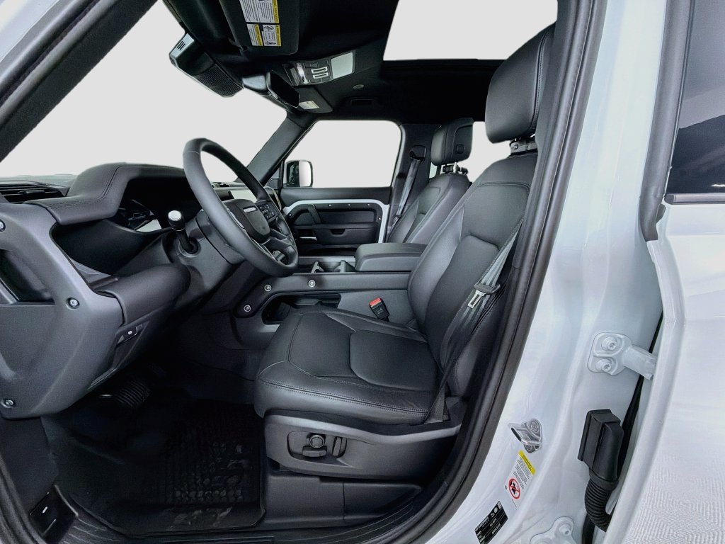 New 2026 Fuji White Land Rover X-Dynamic SE image 22