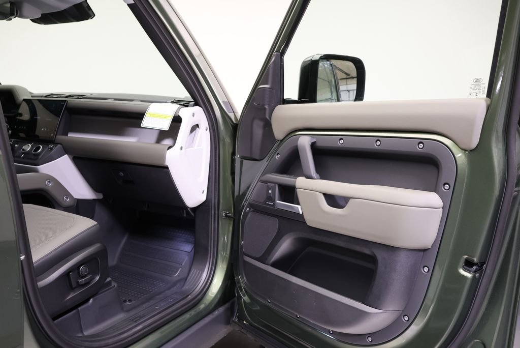 New 2026 Woolstone Green Land Rover S image 37