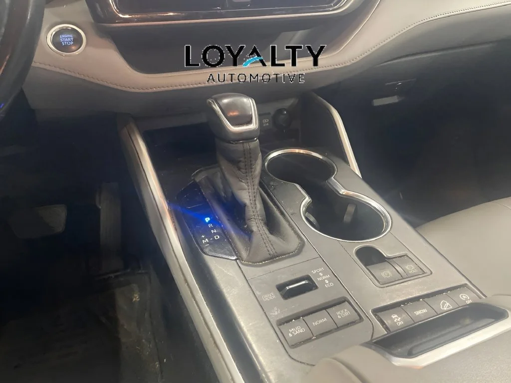 Used 2020 Silver Toyota XLE image 12
