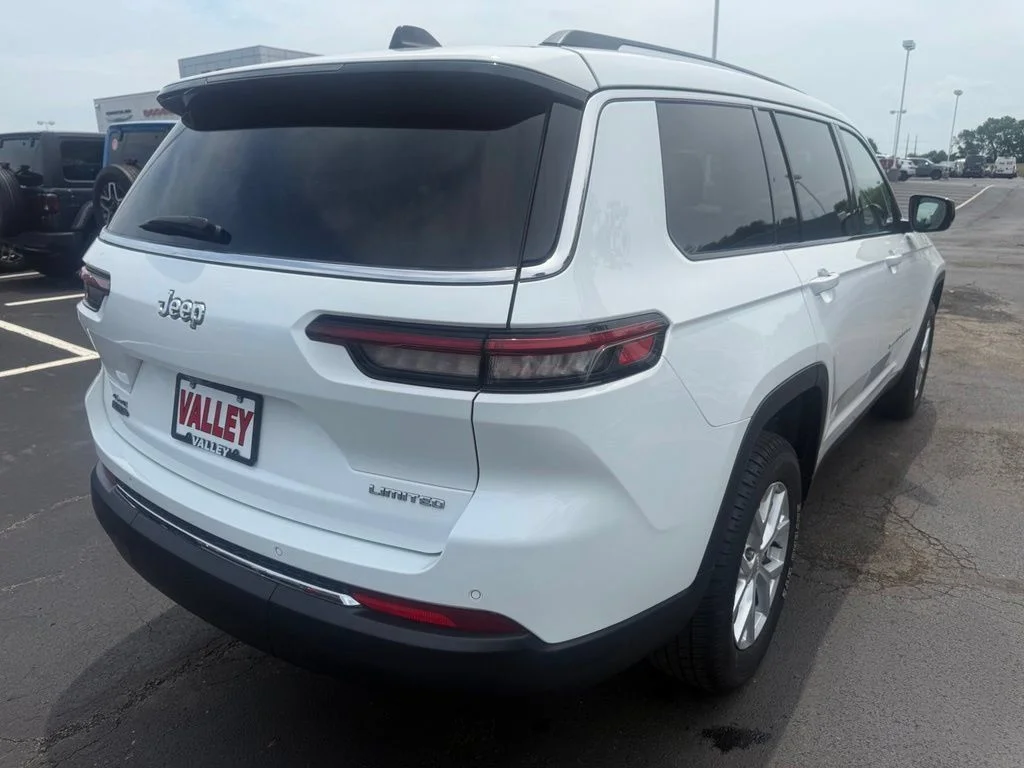 Used 2023 White Jeep Limited image 8