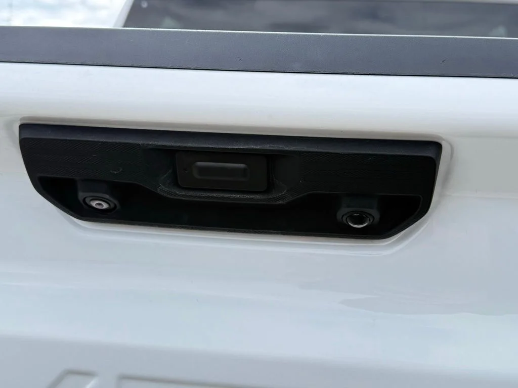 Used 2022  Chevrolet Custom image 12