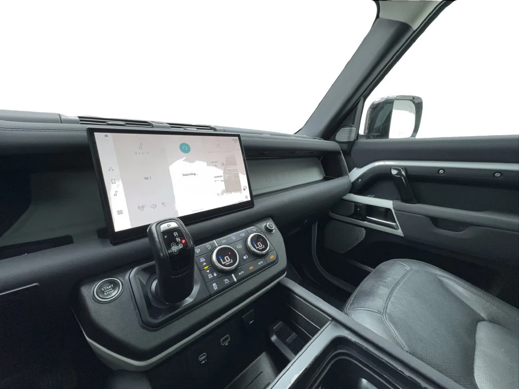Used 2023 White Land Rover SE image 47