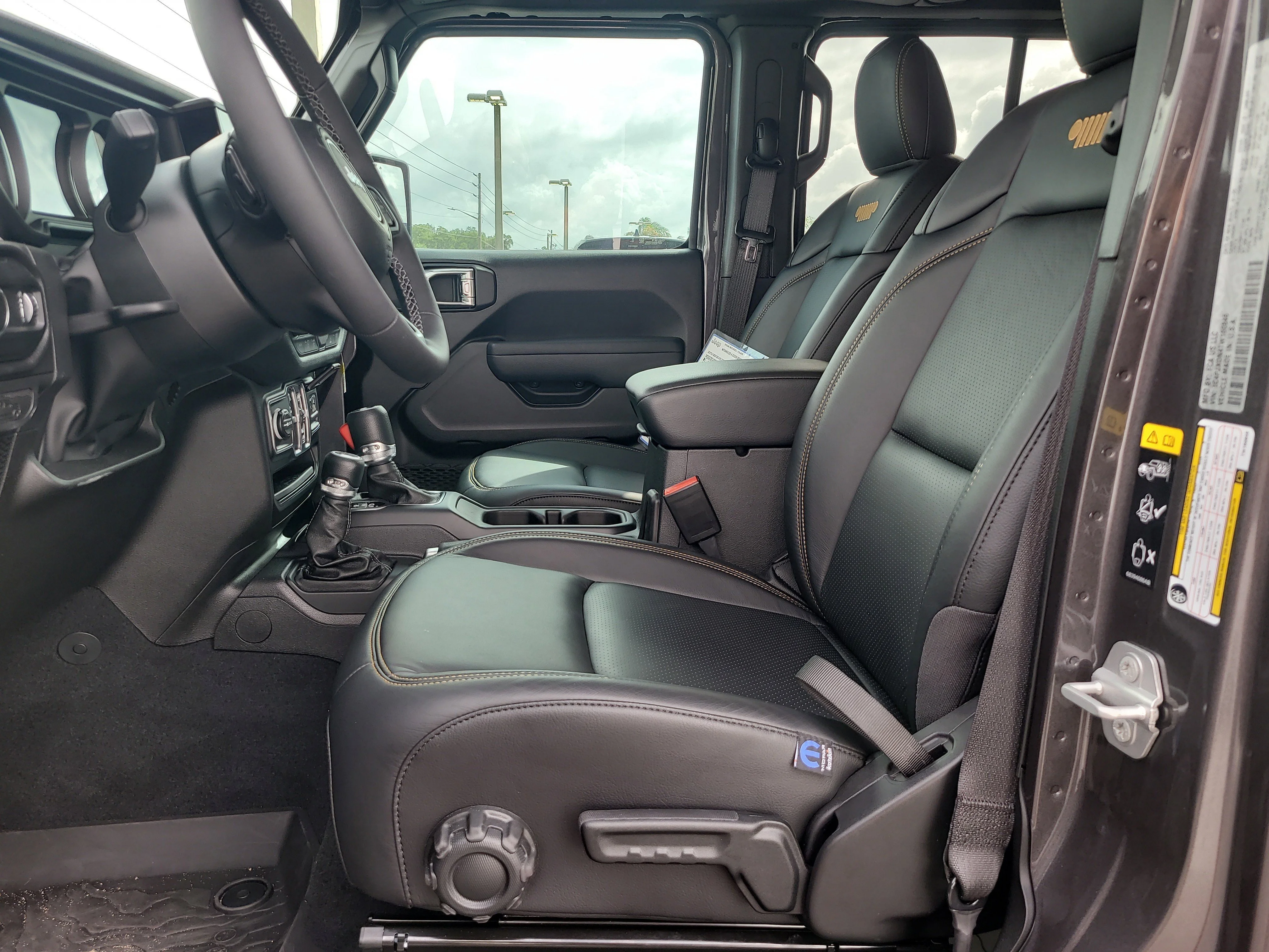 New 2026 Granite Crystal Metallic Clearcoat Jeep Sport S image 13