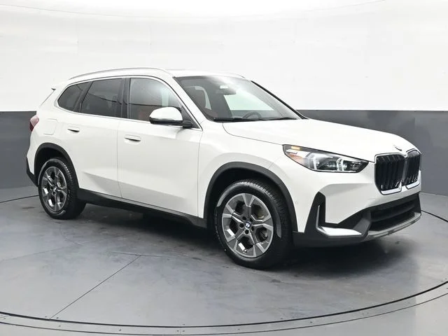 Used 2023 White BMW xDrive28i image 2