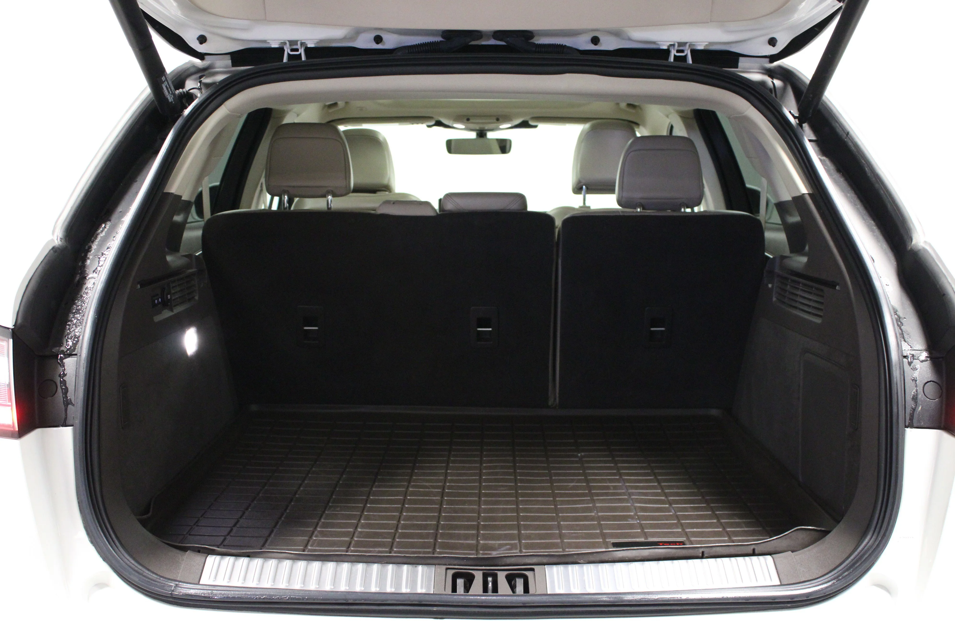 Used 2021 Pristine White Lincoln Reserve image 14
