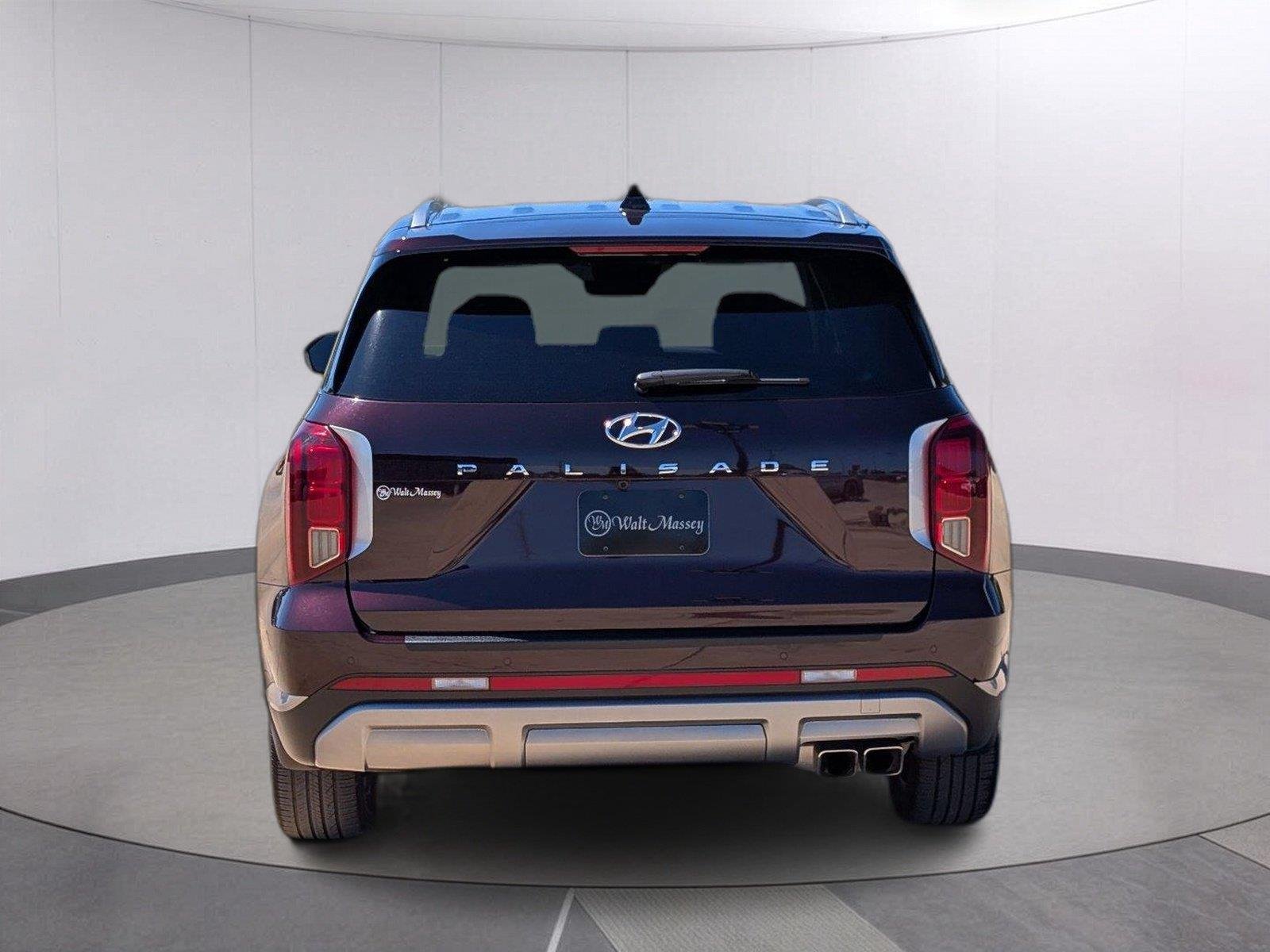 Used 2023 Sierra Burgundy Hyundai SEL image 4