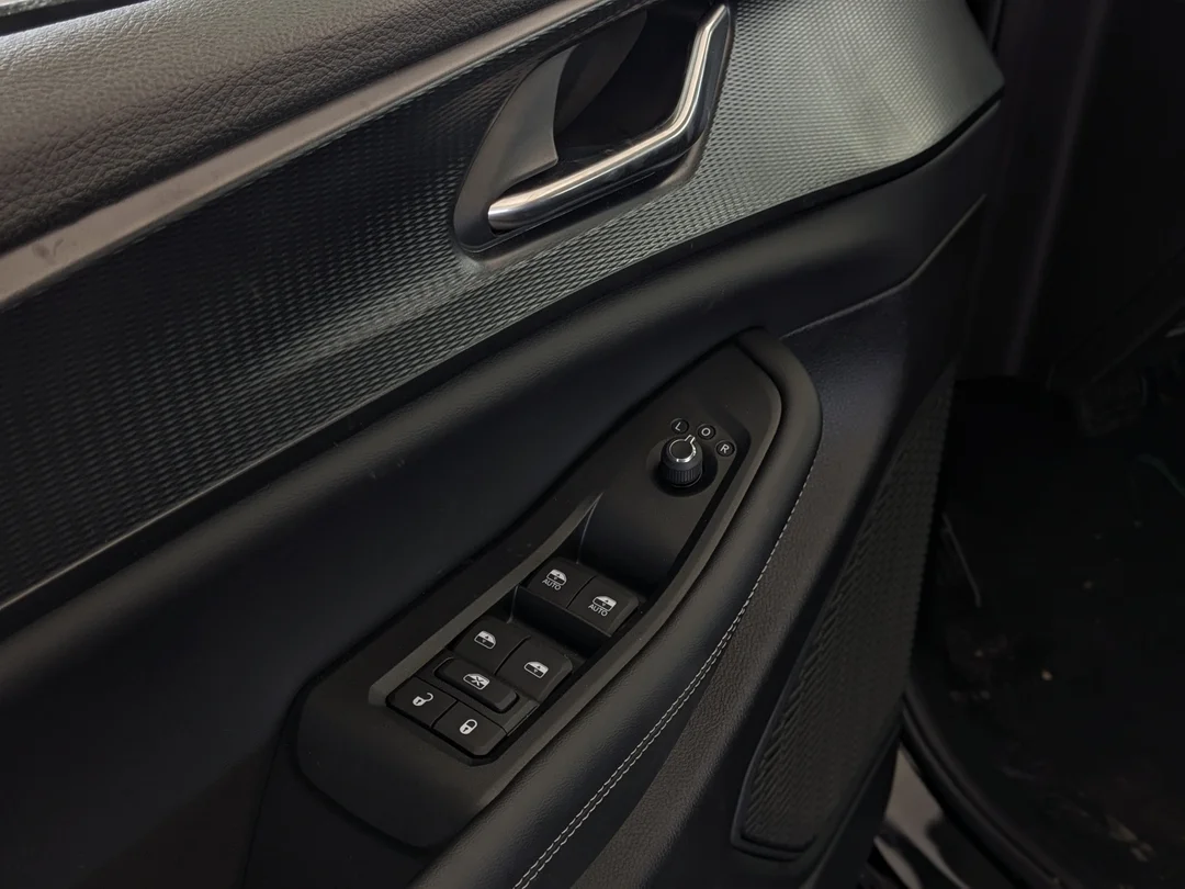 New 2026 Black Jeep Laredo - - 4x4 - Classic Theme - Heated Seats - Heated Steering - Remote Start & More! image 12