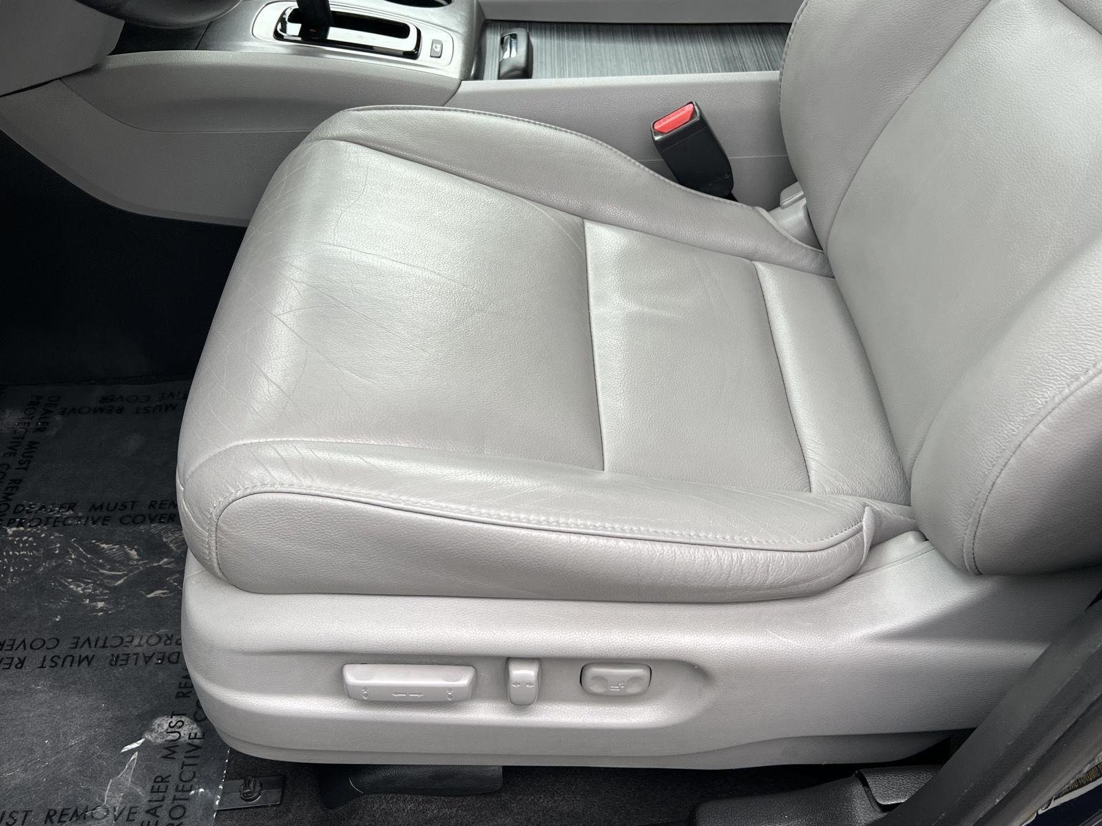 Used 2016 Blue Honda EX-L image 31