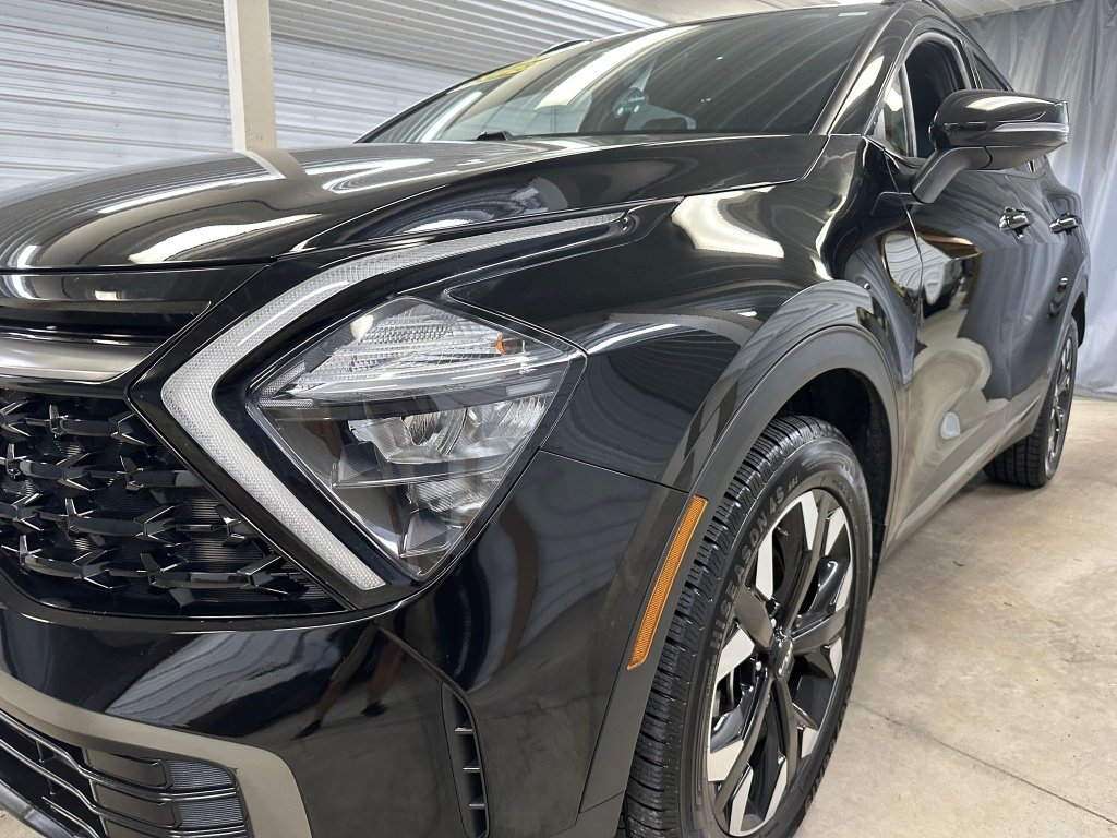 Used 2023 Black Kia X-Line image 32