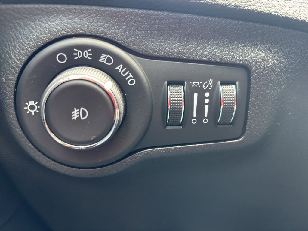 Used 2017 Green Jeep Limited image 19
