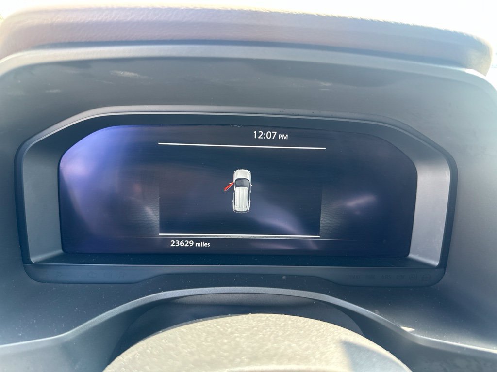 Used 2022 Gold Nissan Platinum image 3