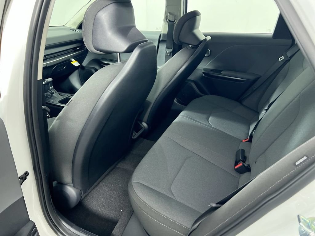 New 2026 Snow White Pearl Kia LXS image 28