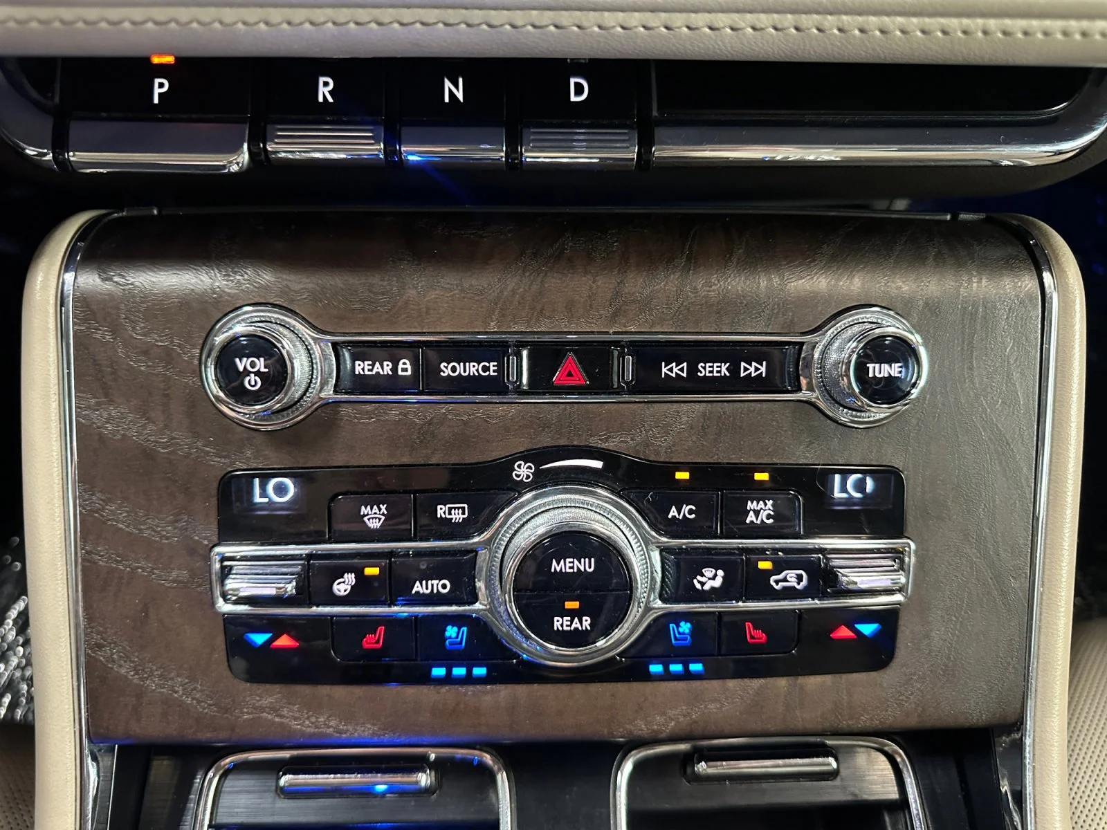 Used 2020 Blue Diamond Metallic Lincoln Reserve image 17