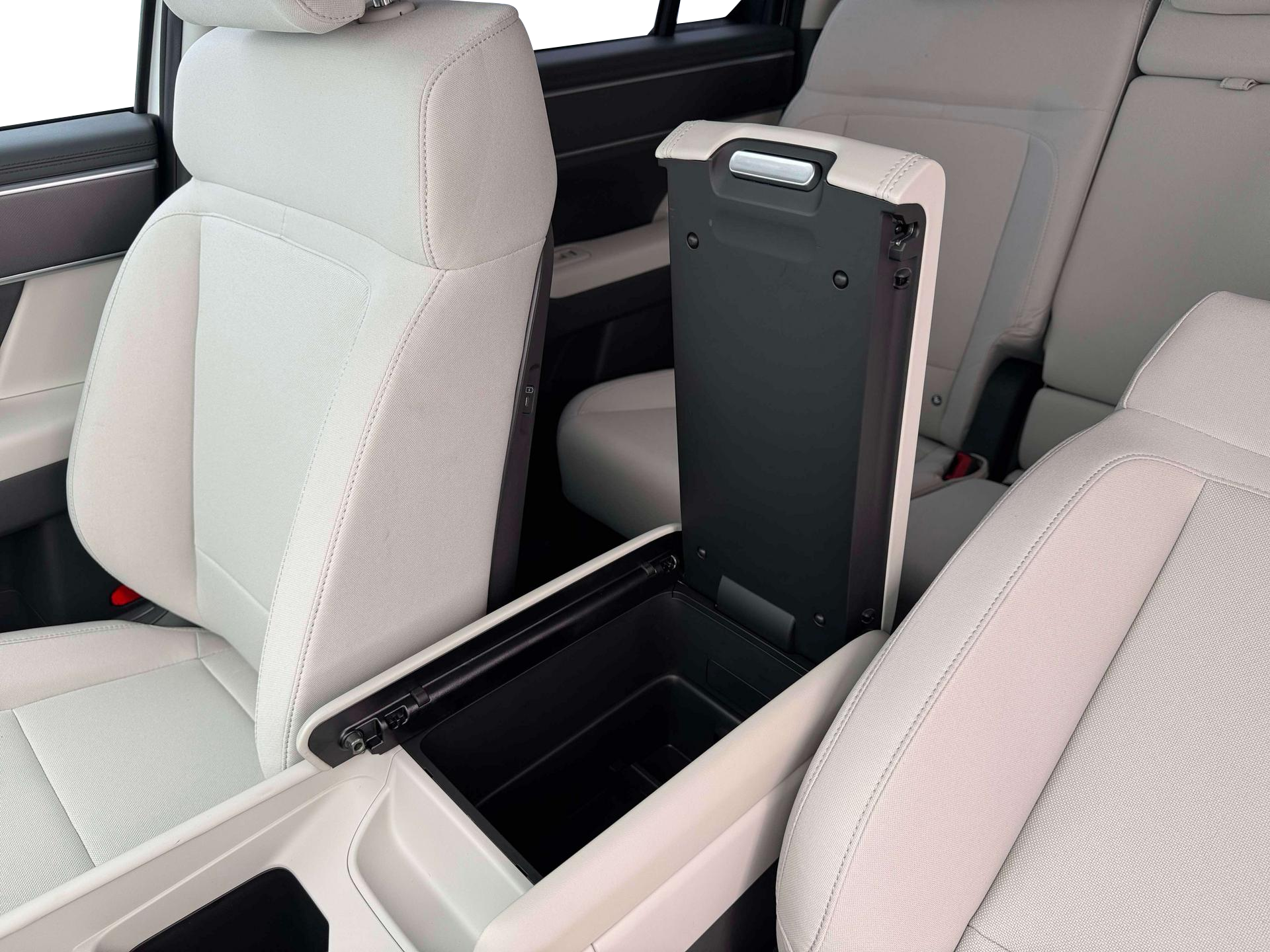 New 2026 White Hyundai SE image 16