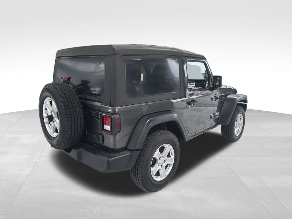 Used 2019 Gray Jeep Sport S image 9