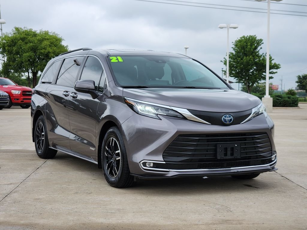 Used 2021 Gray Toyota XLE image 3