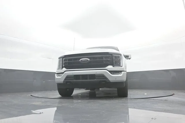 Used 2023 White Ford Lariat image 36