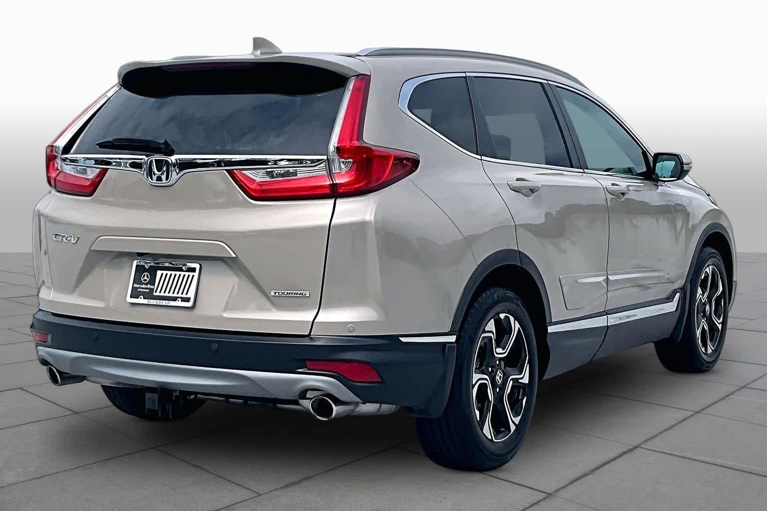 Used 2017 White Diamond Pearl Honda Touring image 13