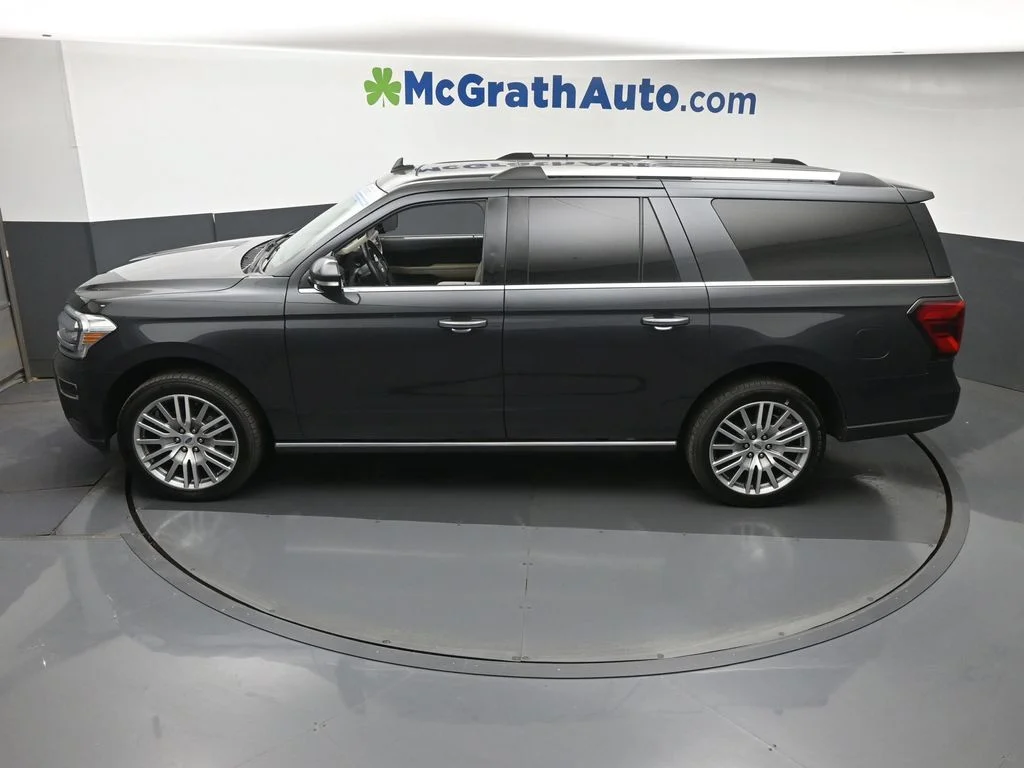 Used 2022  Ford Limited image 24
