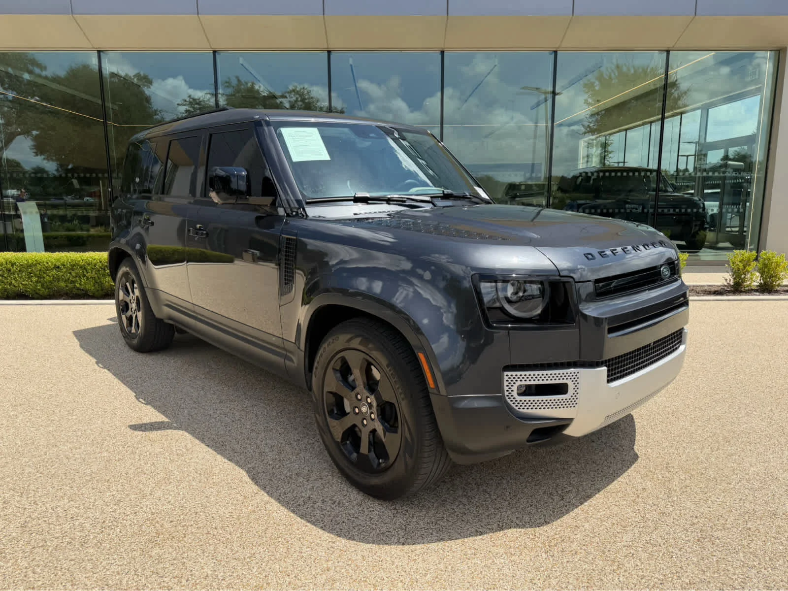Used 2023 Carpathian Grey Premium Metallic Land Rover SE image 3