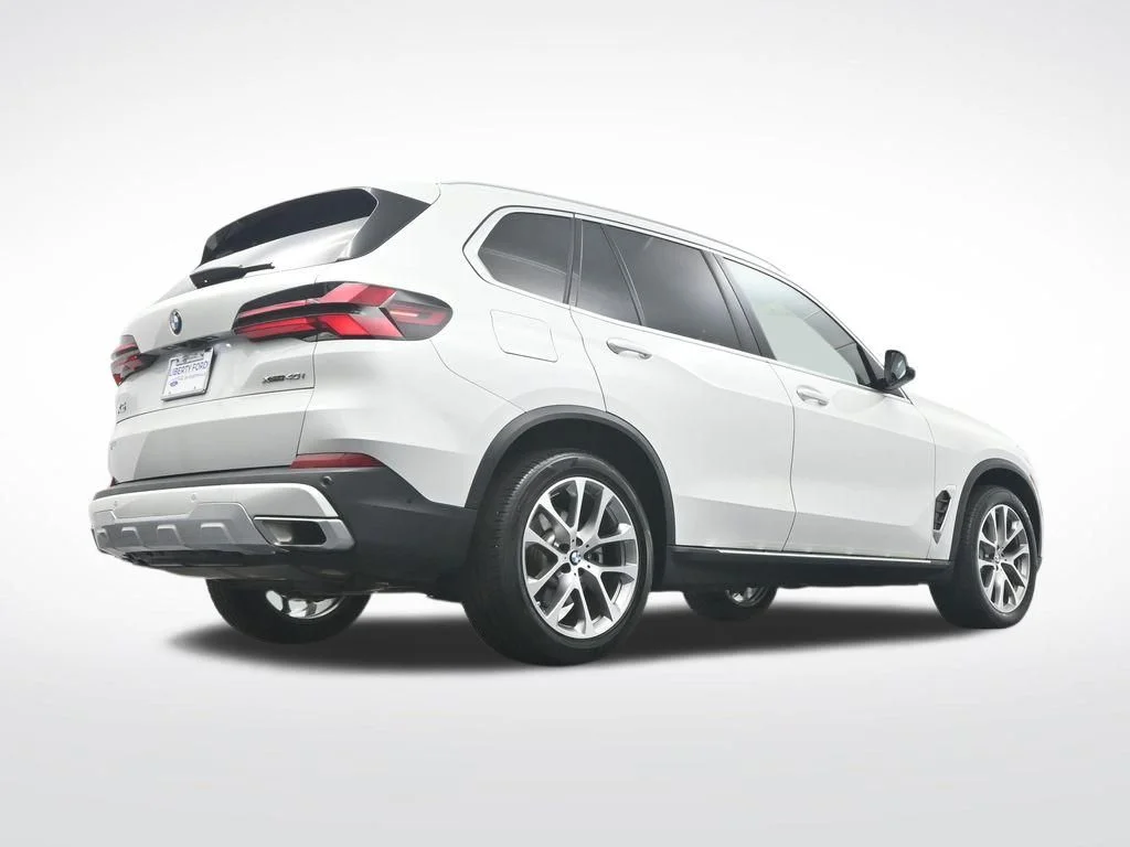 Certified Used 2025 White Metallic BMW xDrive40i image 36
