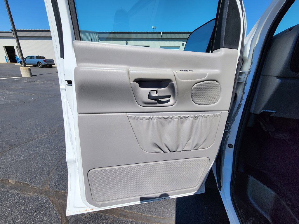 Used 2001  Ford  image 13