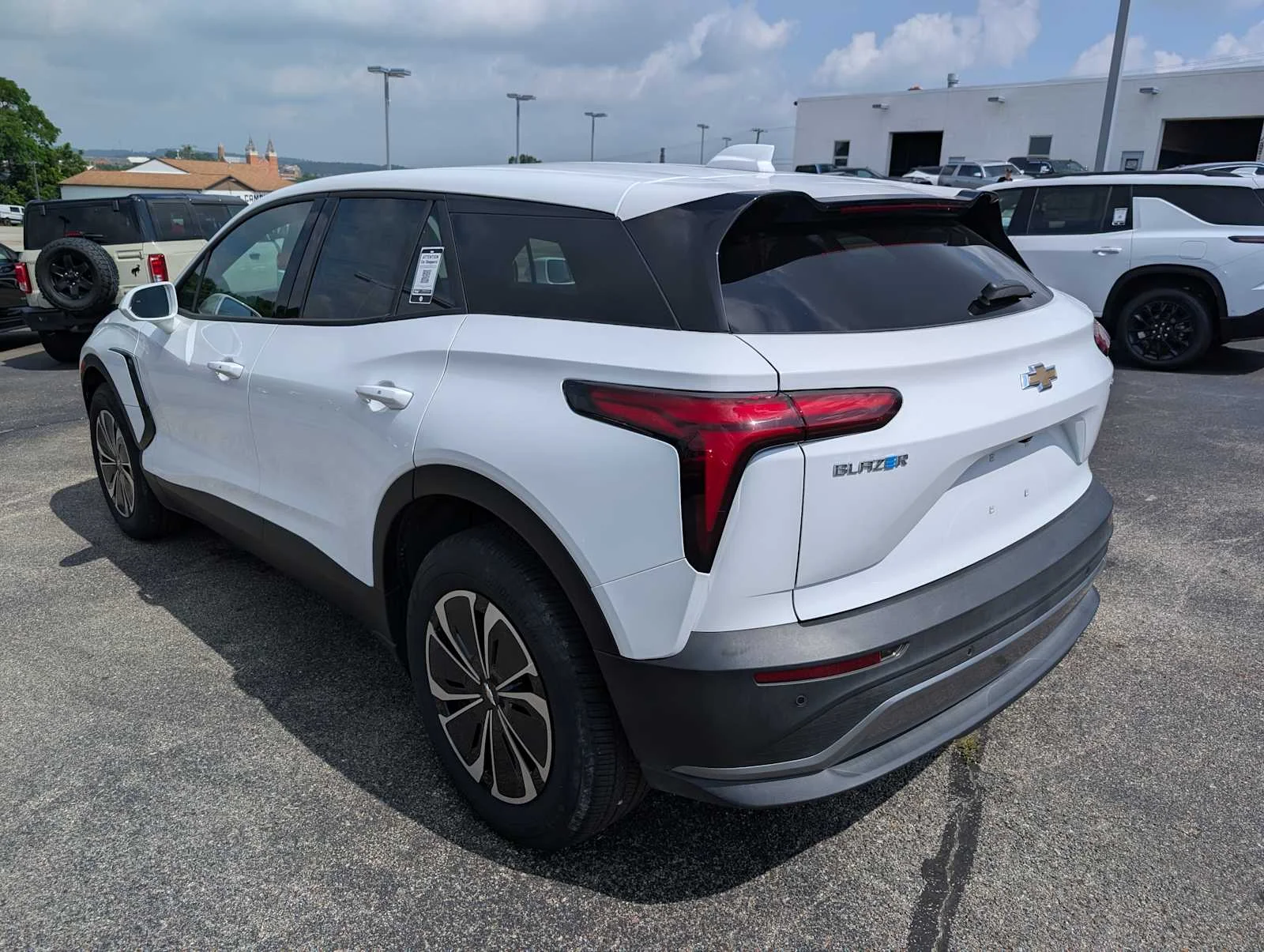 New 2025 Summit White Chevrolet AWD LT image 9