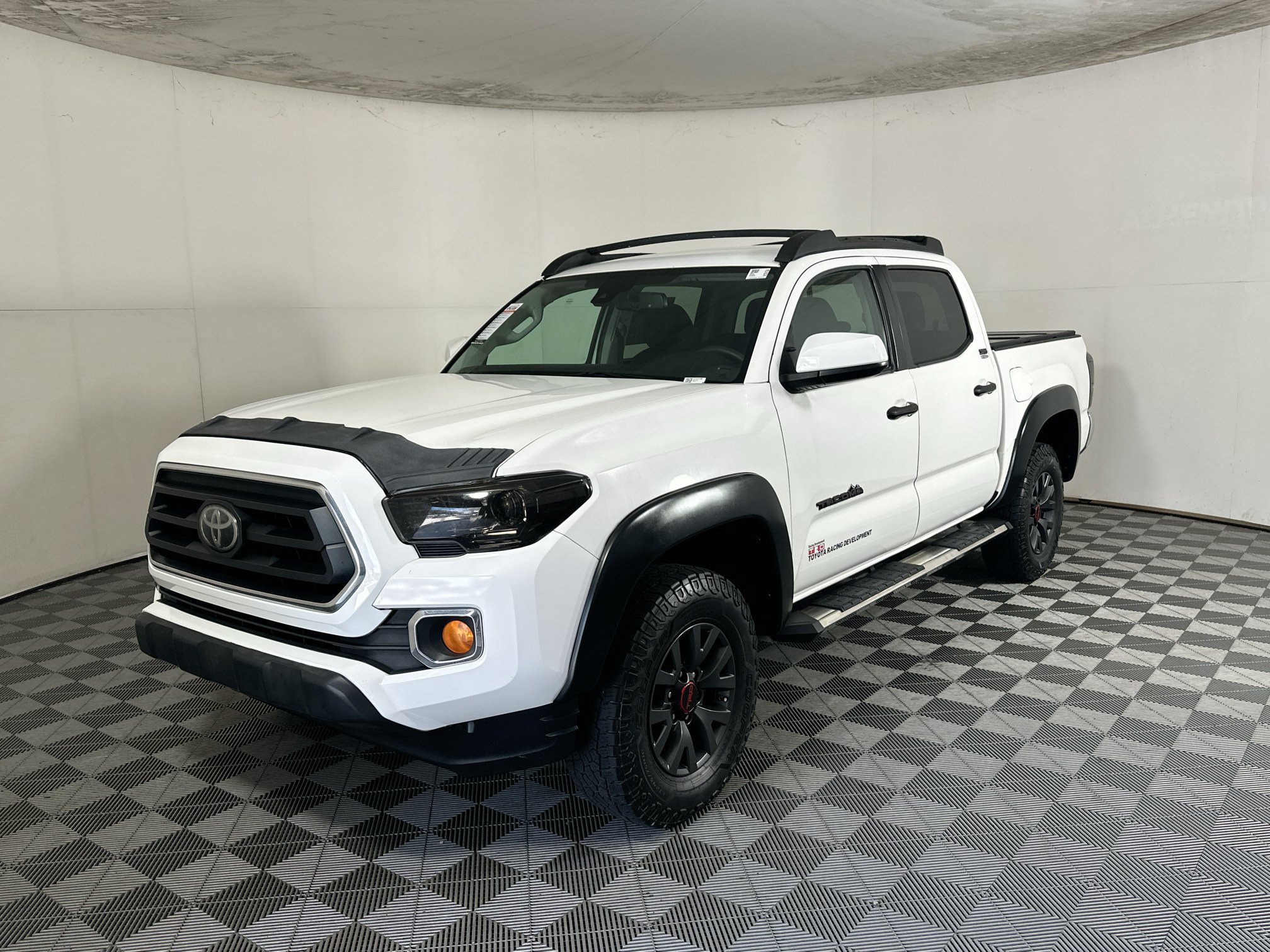 Used 2020 Super White Toyota SR5 image 7