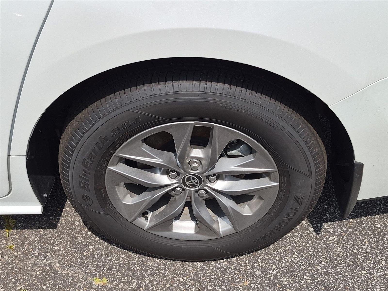 Used 2026 Wind Chill Pearl Toyota XLE image 11