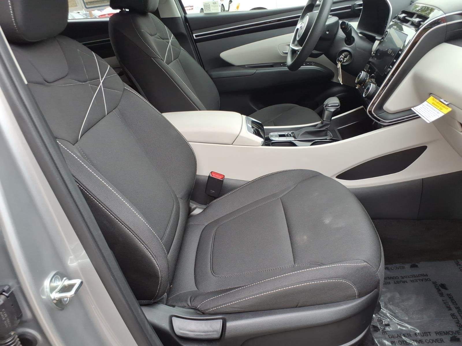 Used 2024 Shimmering Silver Hyundai SE image 22