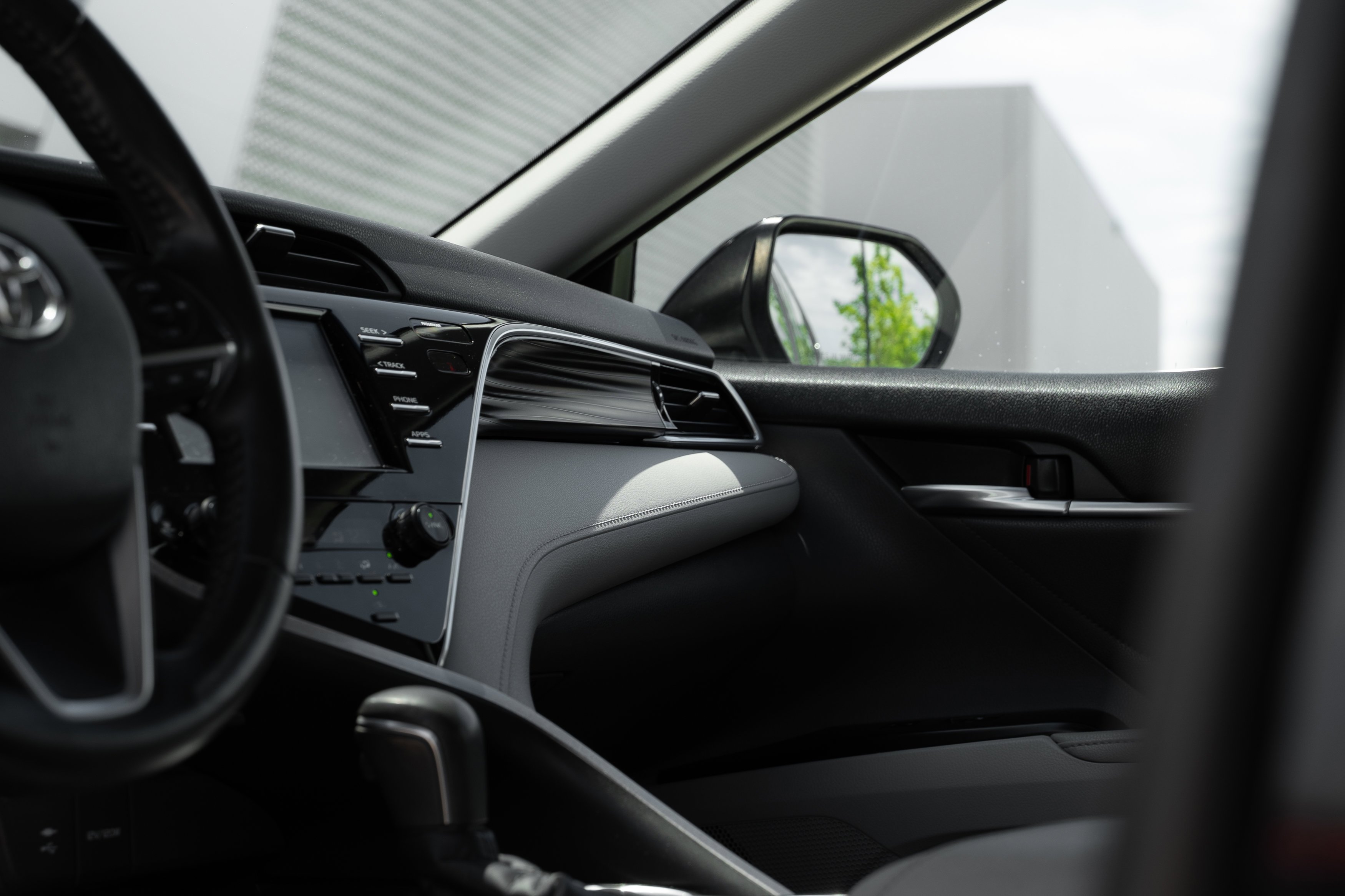Used 2018 Midnight Black Metallic Toyota XLE image 15