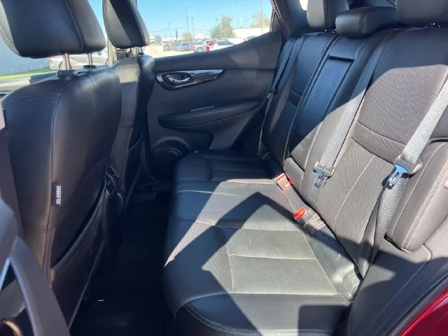 Used 2022 Red Nissan SL image 32